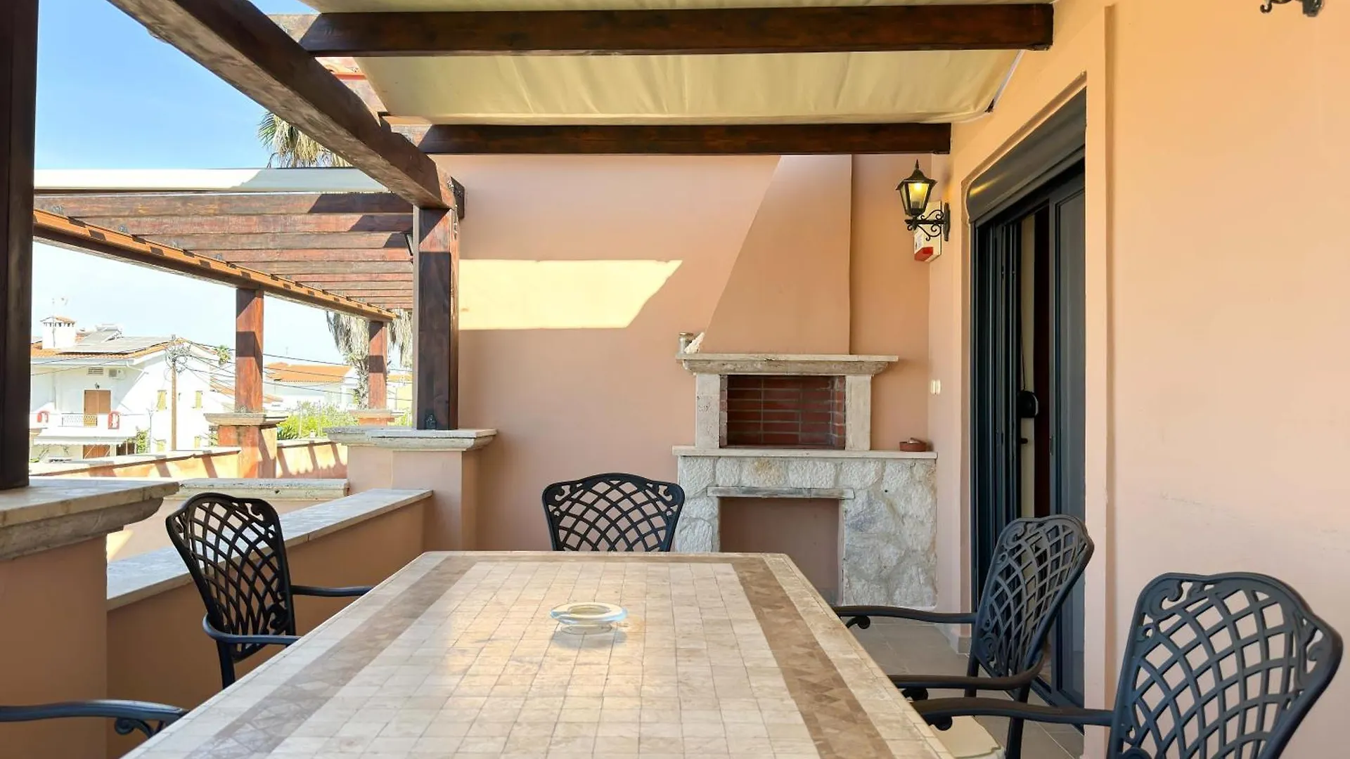 Luxury Seaside Apt In Pefkochori Featuring Pool