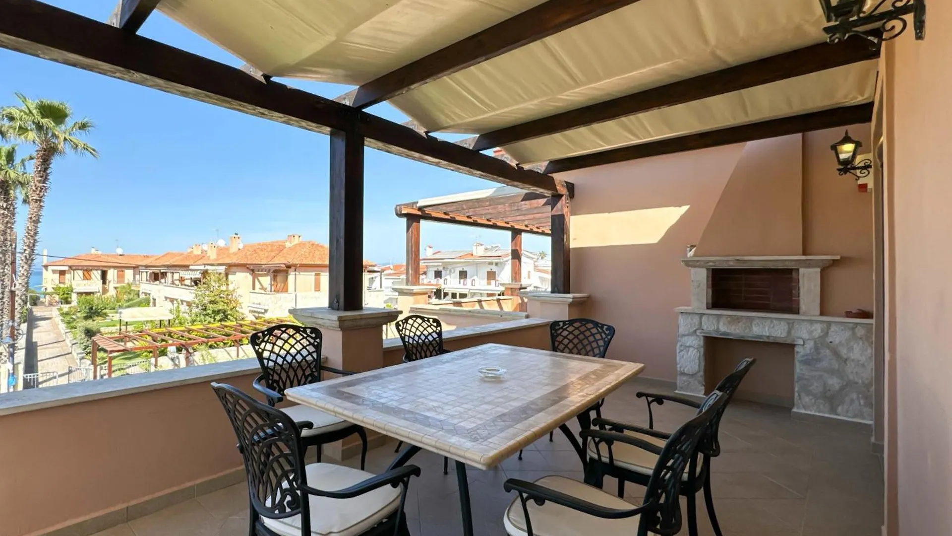 Luxury Seaside Apt In Pefkochori Featuring Pool 0*,