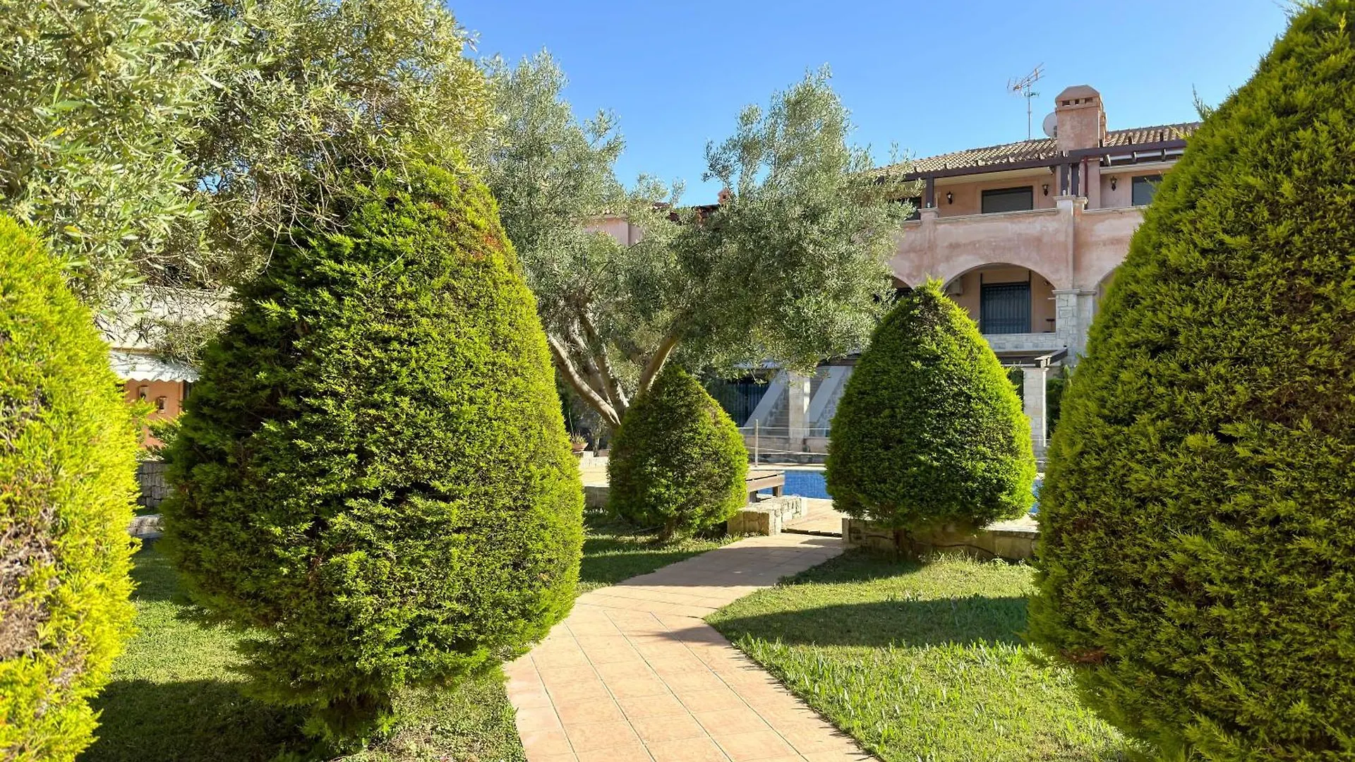 Luxury Seaside Apt In Pefkochori Featuring Pool Holiday home