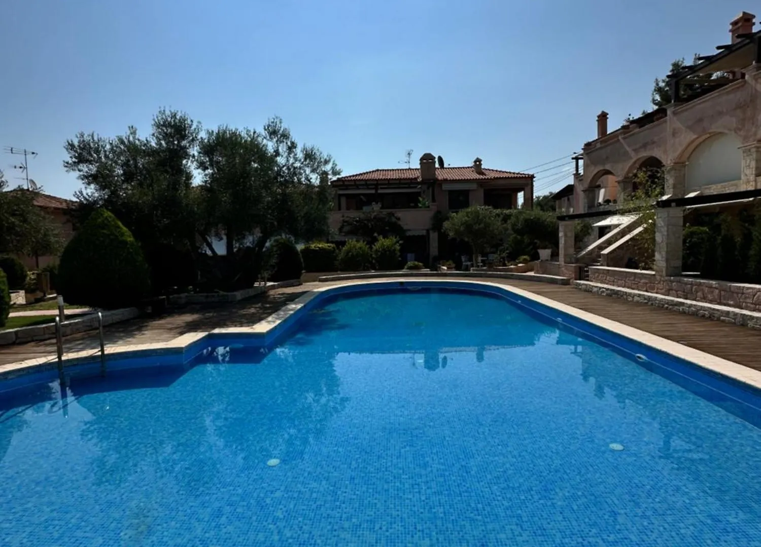 Luxury Seaside Apt In Pefkochori Featuring Pool Holiday home